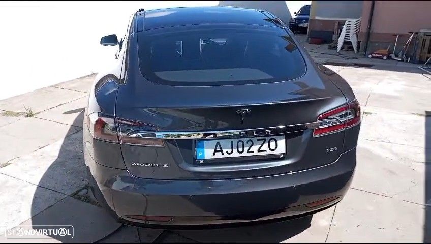 Tesla Model S - 6