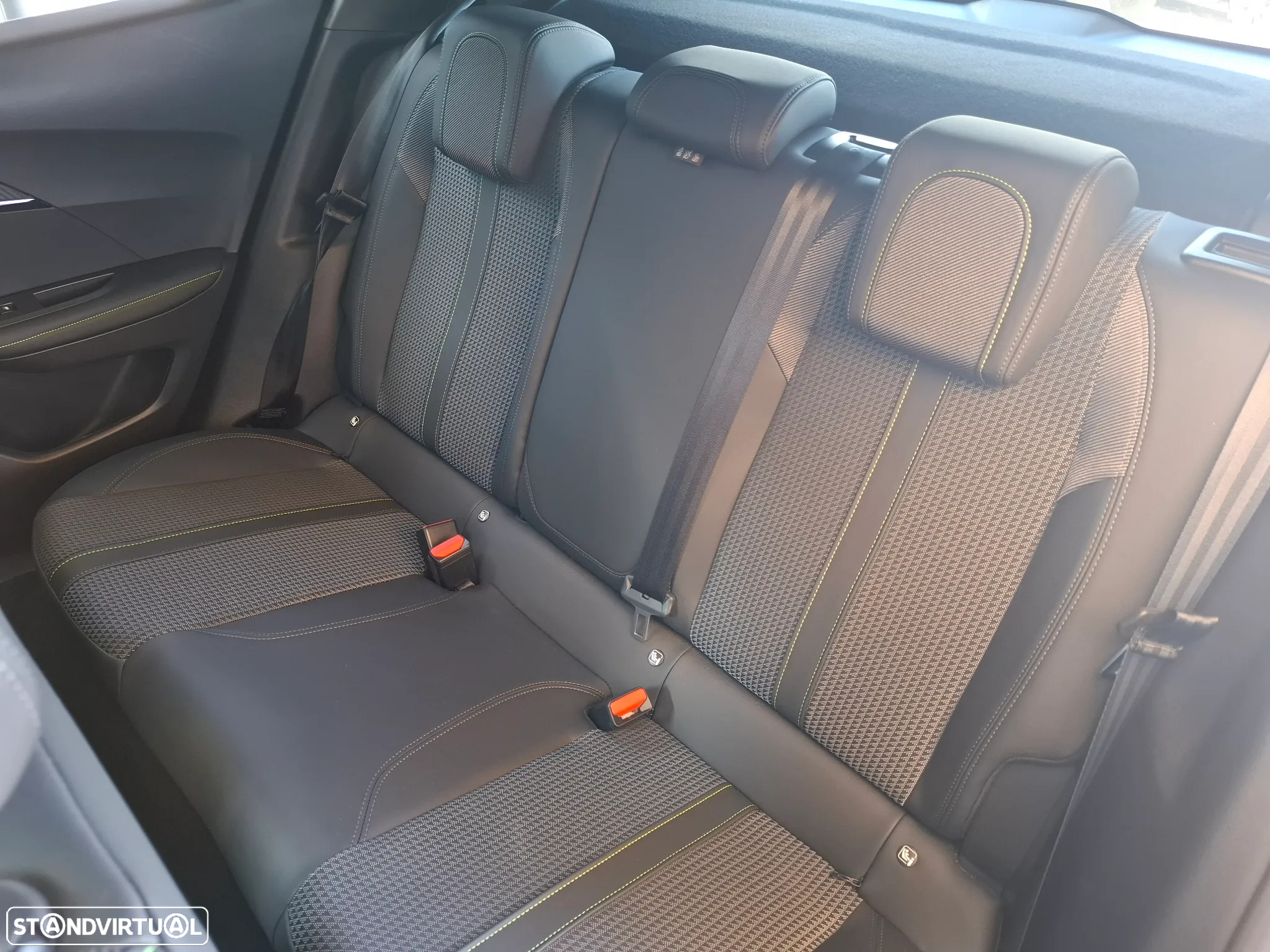 Peugeot 2008 1.2 PureTech GT Line EAT8 - 31