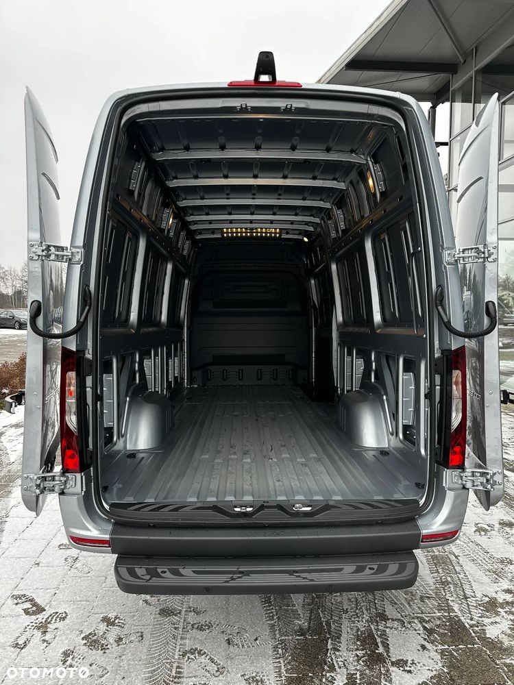 Mercedes-Benz Sprinter 319 CDI Furgon Select długi 4325 mm L3H2 - 15