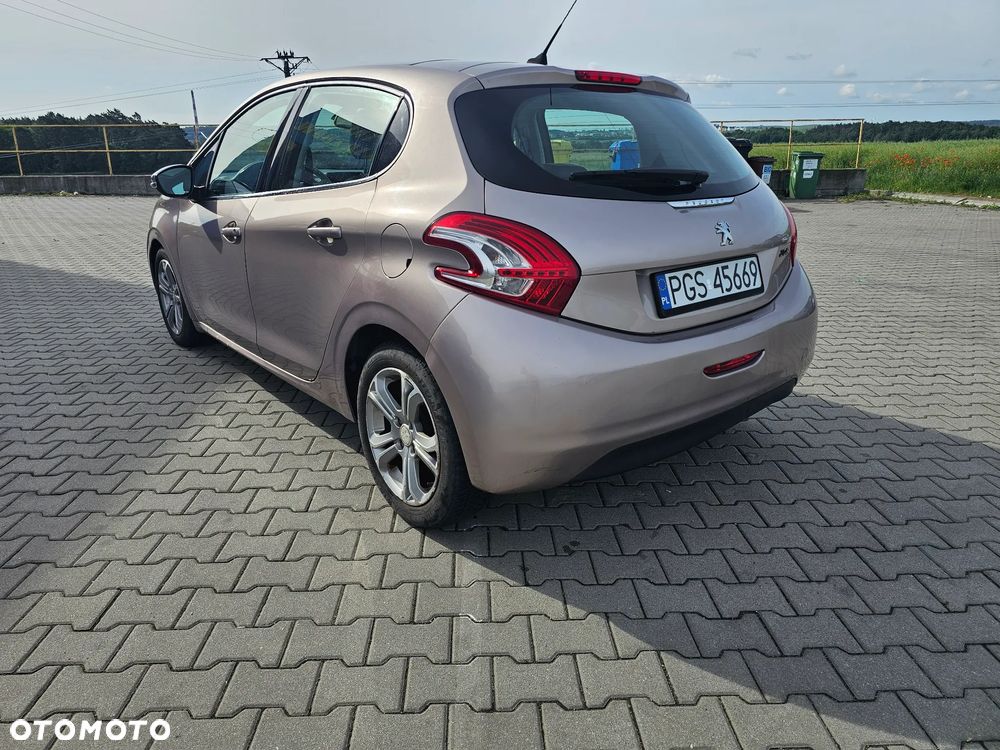 Peugeot 208 - 5