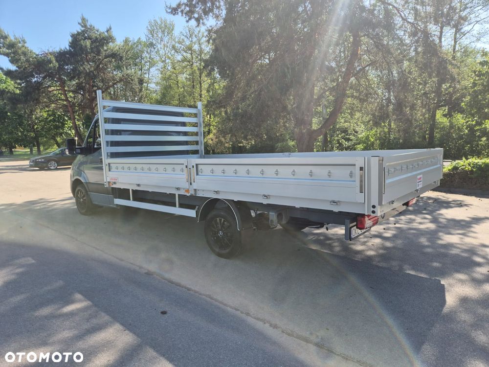 Mercedes-Benz Sprinter - 14