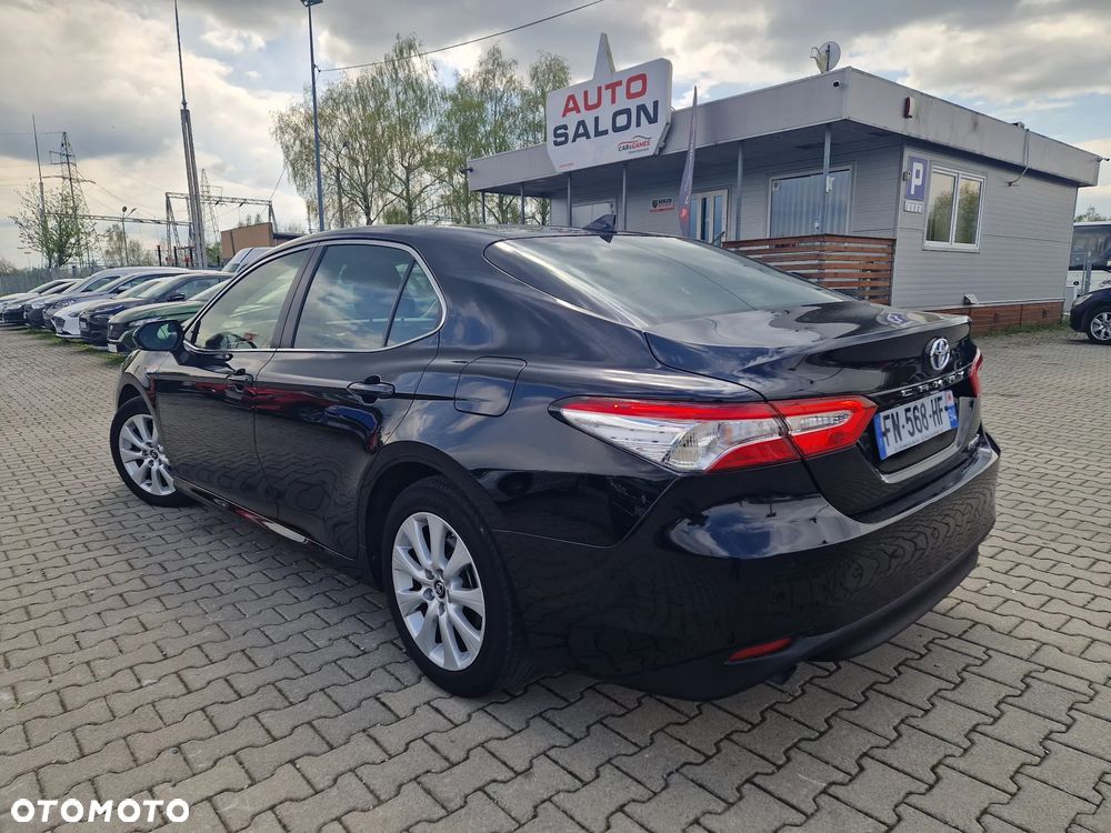 Toyota Camry Luxury - 5