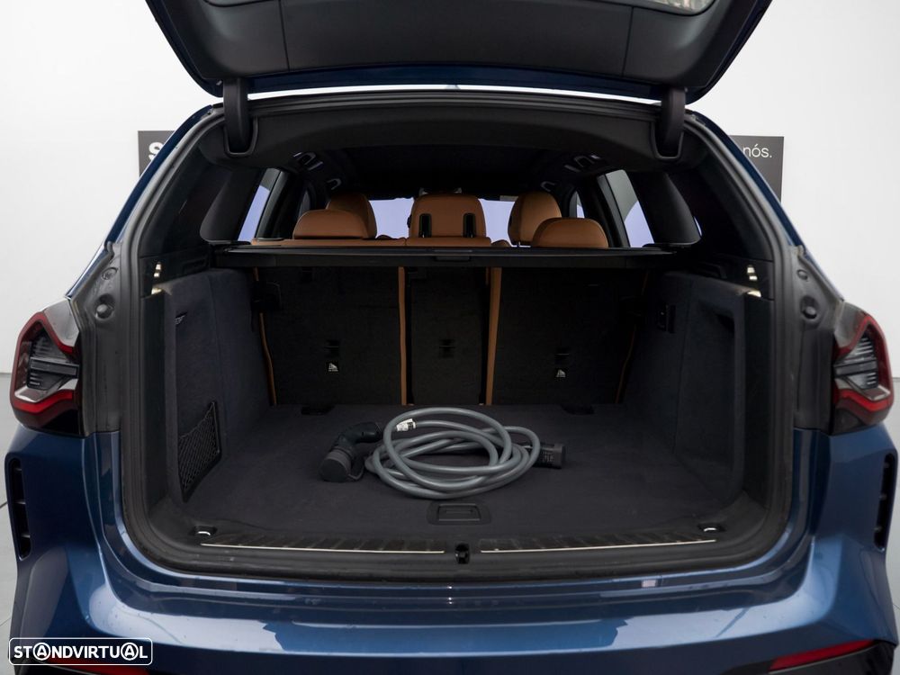 BMW iX3 M Sport Inspiring - 11