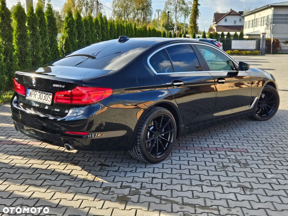 BMW Seria 5 520d xDrive - 4