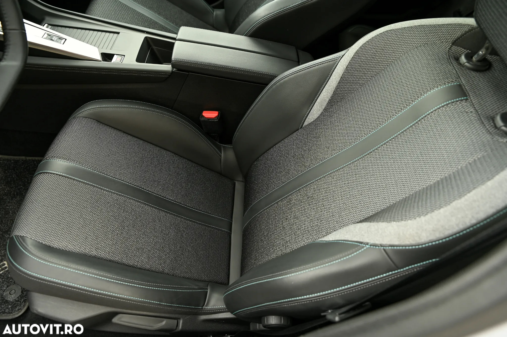 Peugeot 308 1.2 L PureTech Turbo S&S EAT8 Allure Pack - 9