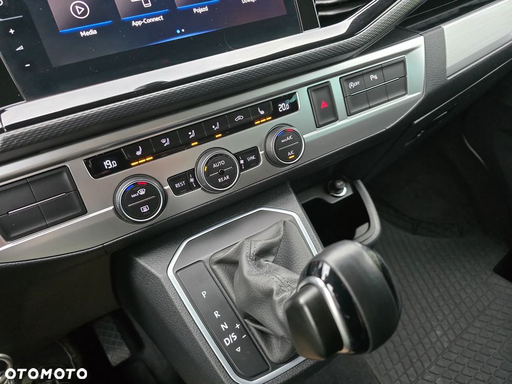 Volkswagen Multivan - 17