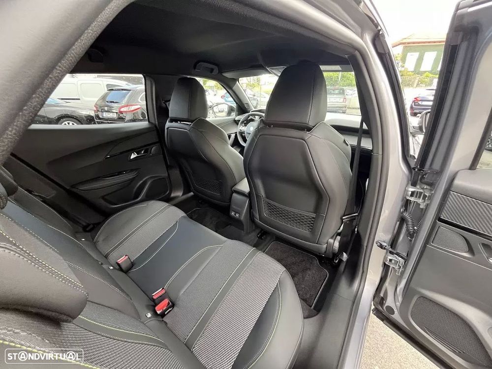 Peugeot e-2008 50 kWh GT - 38
