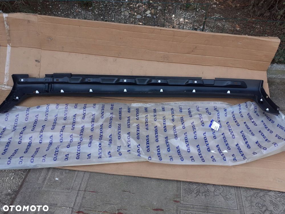Listwa progowa prawa do Volvo XC70 07-16 31265316. - 4