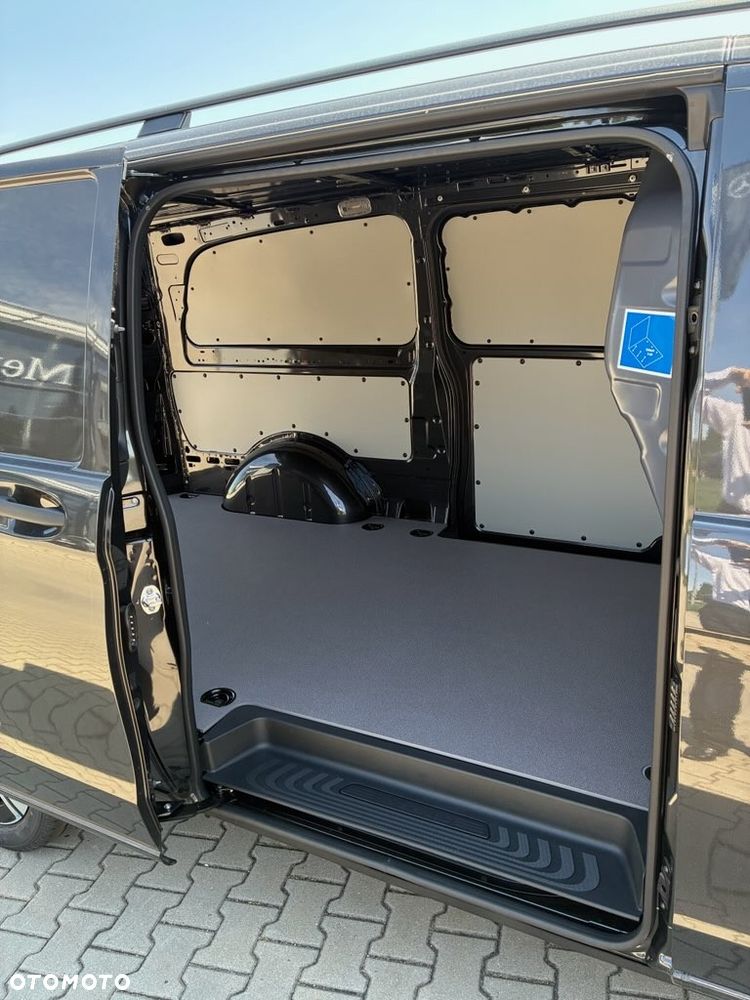 Mercedes-Benz 119 CDI 4x4 Furgon SELECT L3 - 17