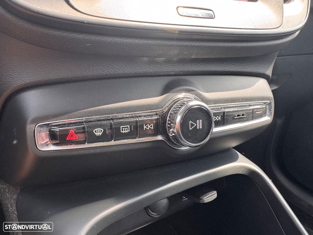 Volvo XC 40 2.0 D3 Momentum Geartronic - 24