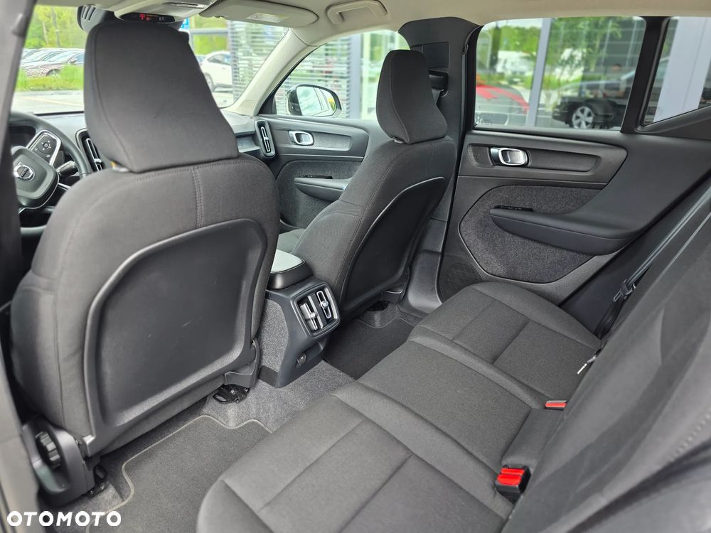 Volvo XC 40 T3 Momentum Pro - 32