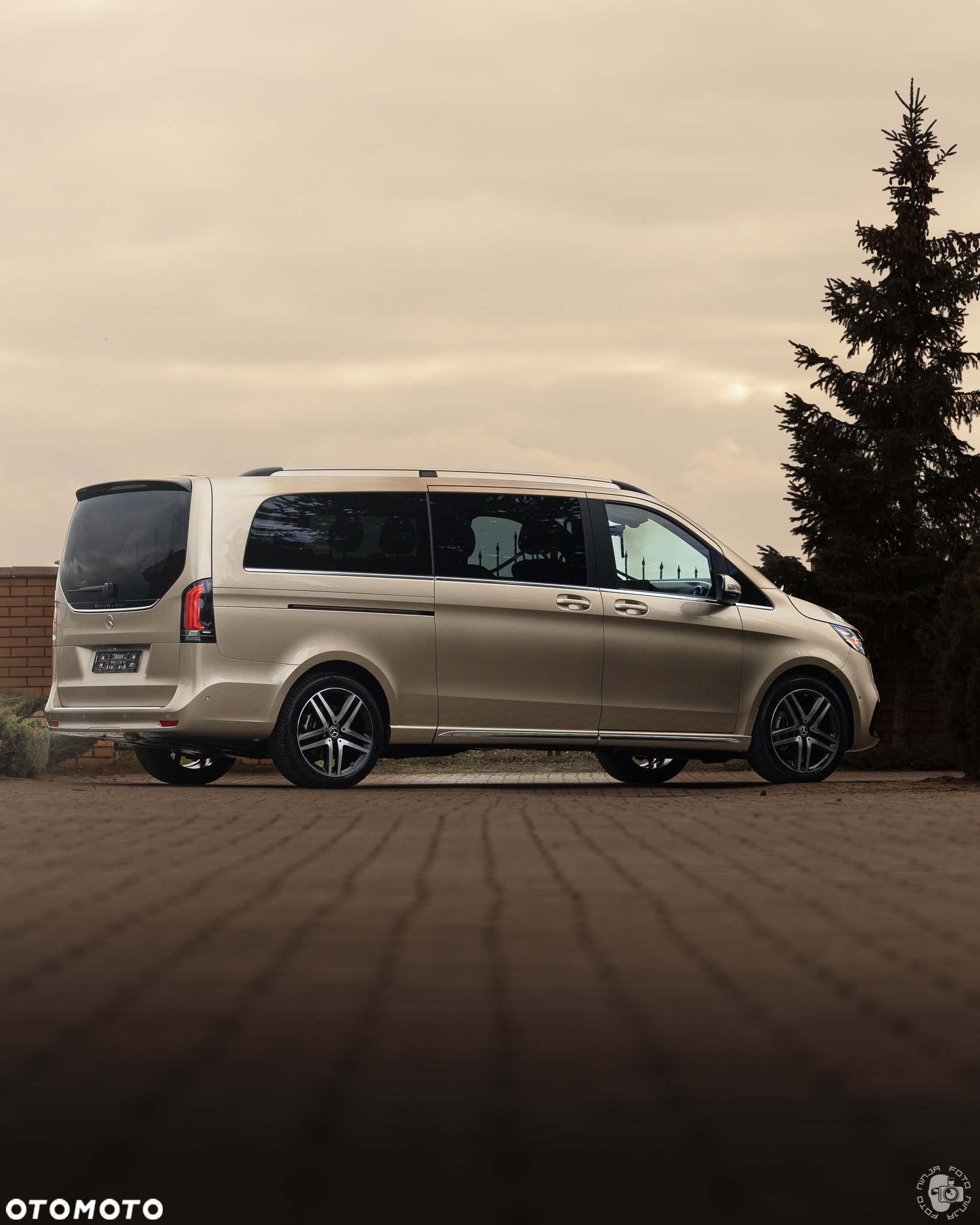 Mercedes-Benz Klasa V 300 d 9G-Tronic Exclusive (ekstra d³) - 8