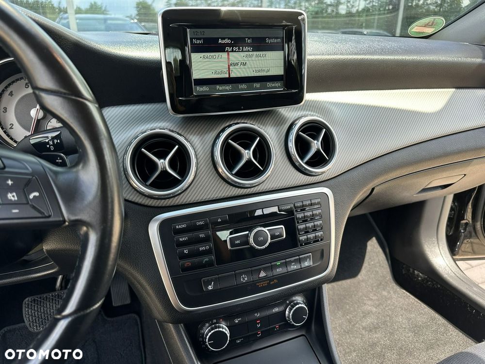 Mercedes-Benz GLA 200 7G-DCT Style - 23