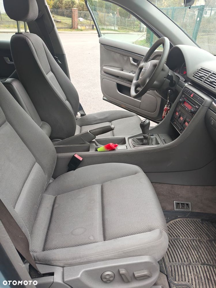 Audi A4 Limousine - 4