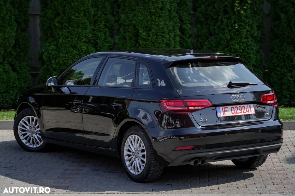 Audi A3 2.0 TDI Stronic Ambiente - 4