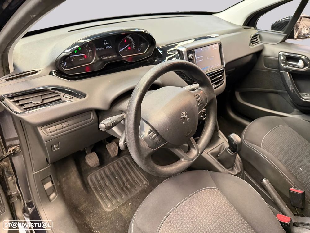 Peugeot 208 - 10