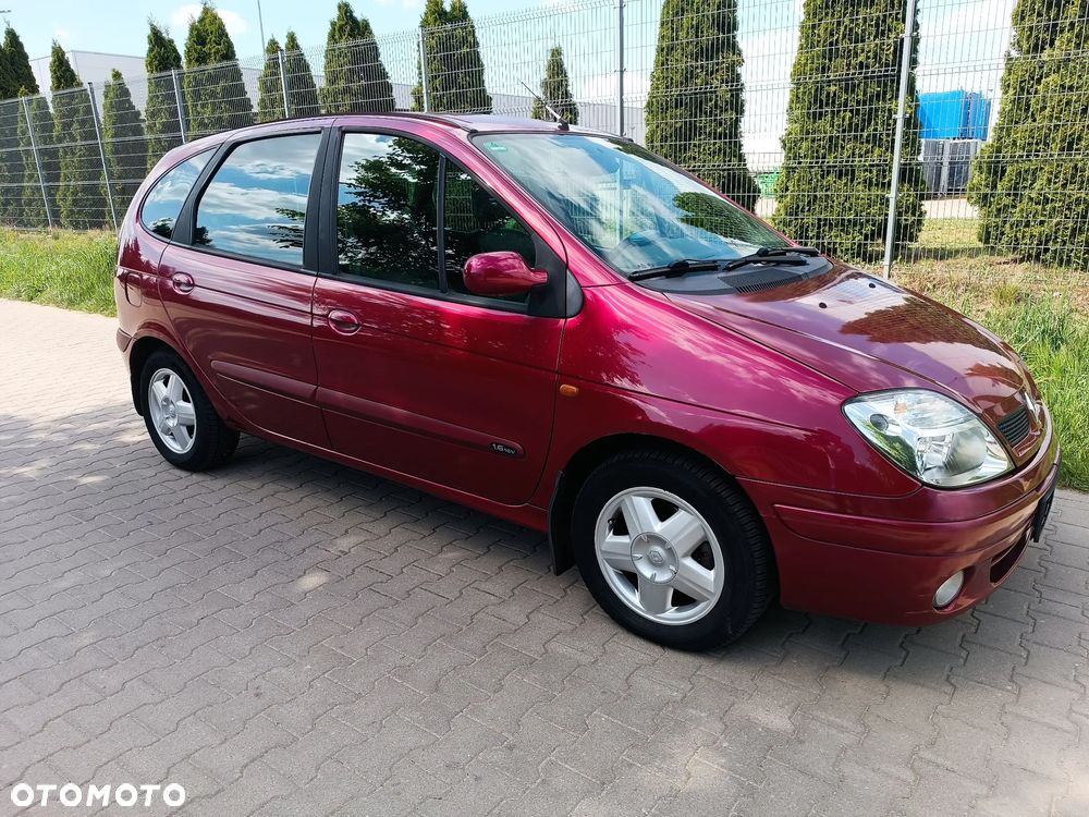 Renault Scenic 1.6 16V Privilege - 12
