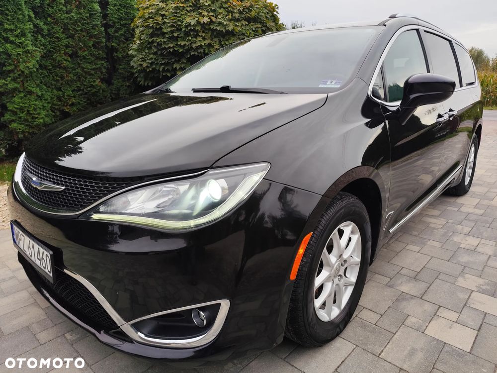 Chrysler Pacifica - 1