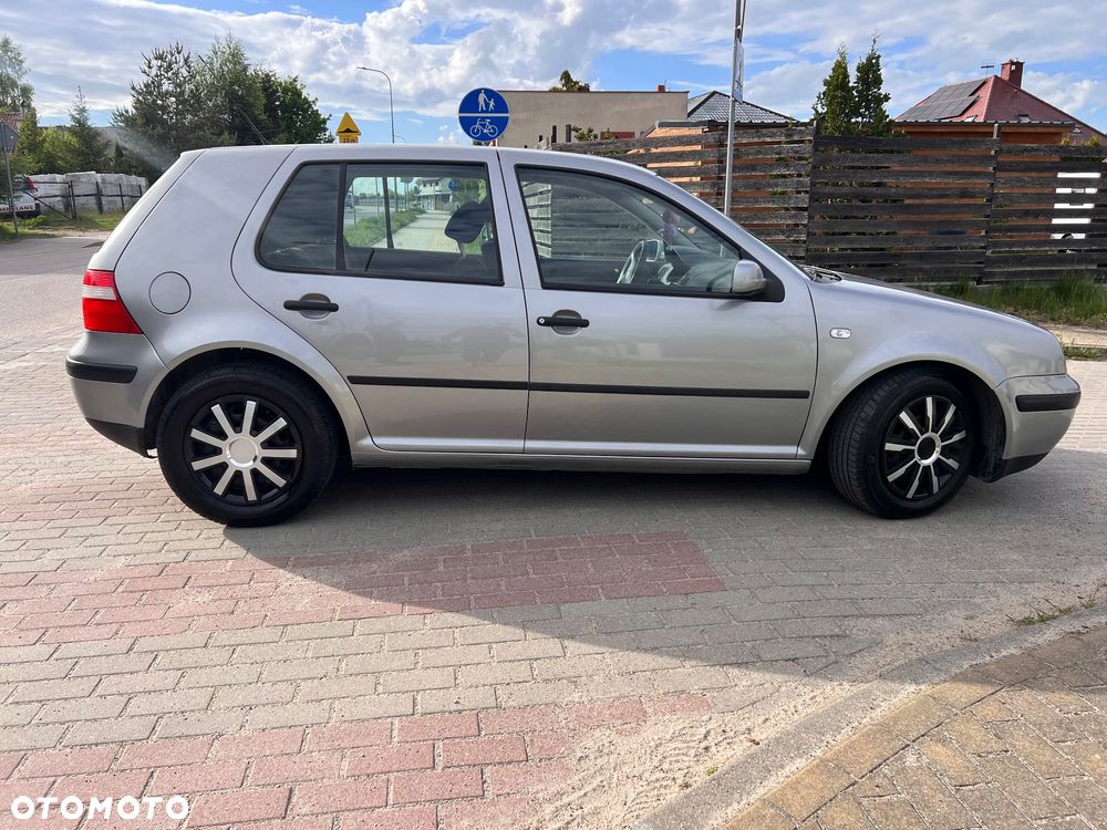 Volkswagen Golf - 6