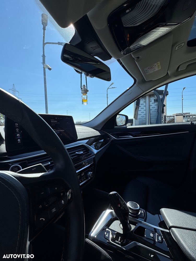 BMW Seria 5 530i xDrive AT MHEV - 10