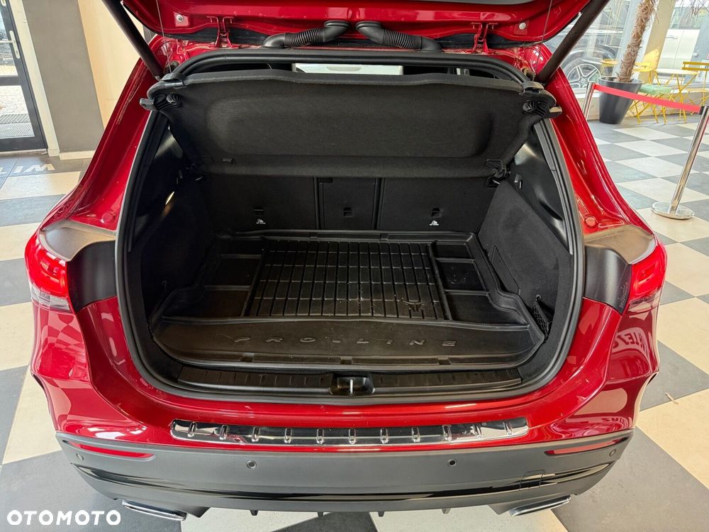 Mercedes-Benz GLA - 9