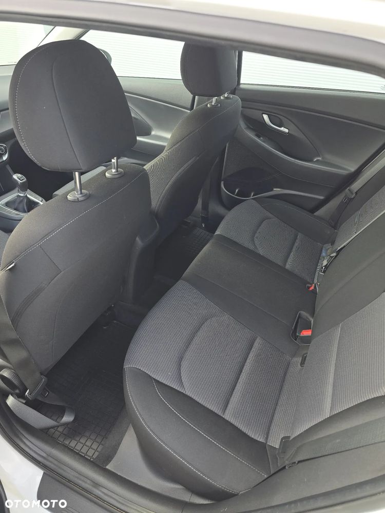 Hyundai i30 1.6 D Comfort - 14