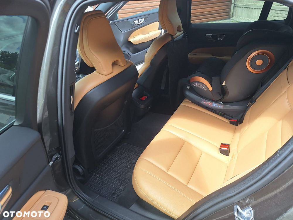 Volvo V60 D4 Momentum Pro - 10