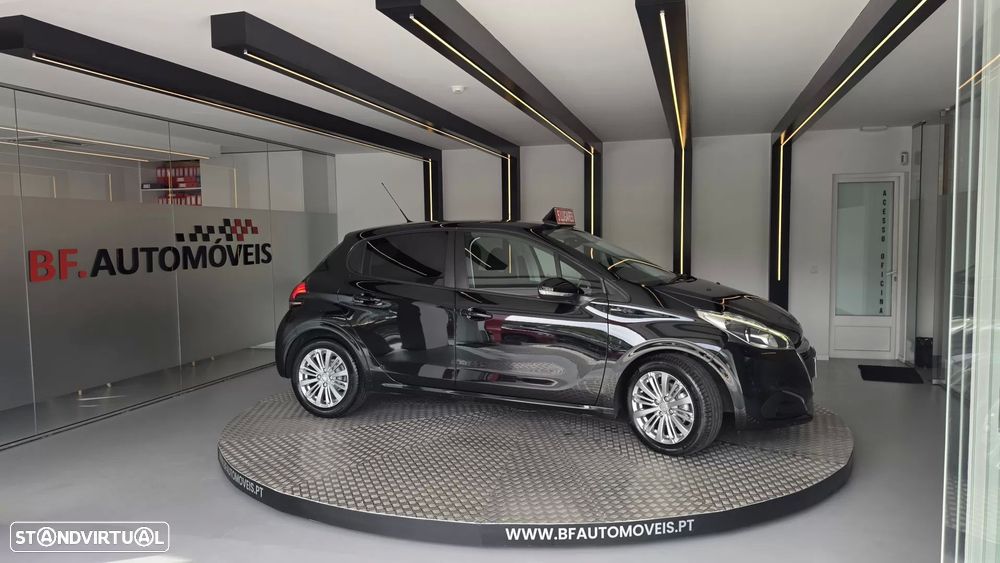 Peugeot 208 1.2 PureTech Signature - 10