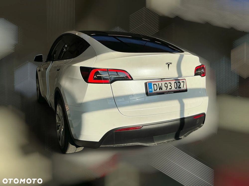 Tesla Model Y Long Range AWD - 6