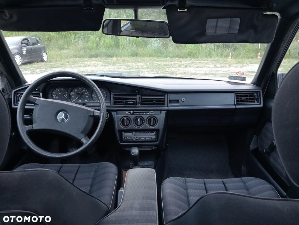 Mercedes-Benz W201 (190) - 7