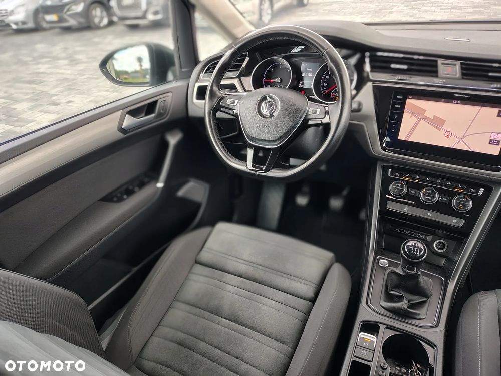 Volkswagen Touran - 18