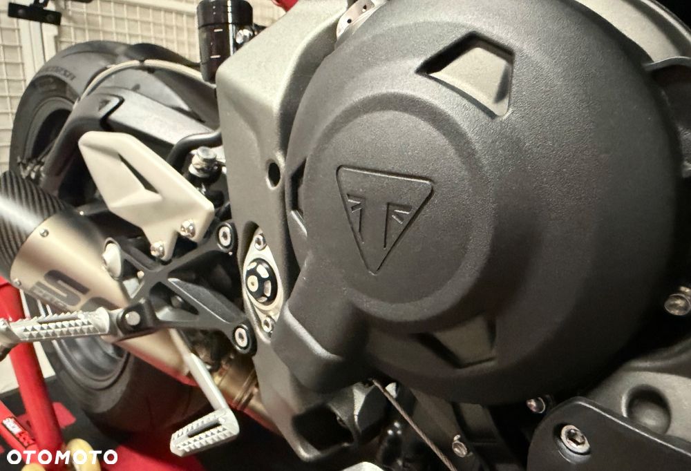 Triumph Street Triple - 21