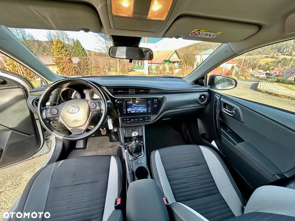 Toyota Auris 1.6 Premium - 18