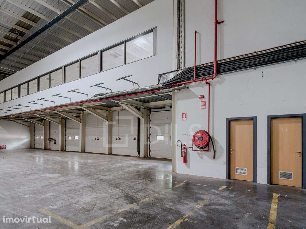 Armazém para arrendar, na Quinta do Arrogela, em Alverca - Grande imagem: 4/26