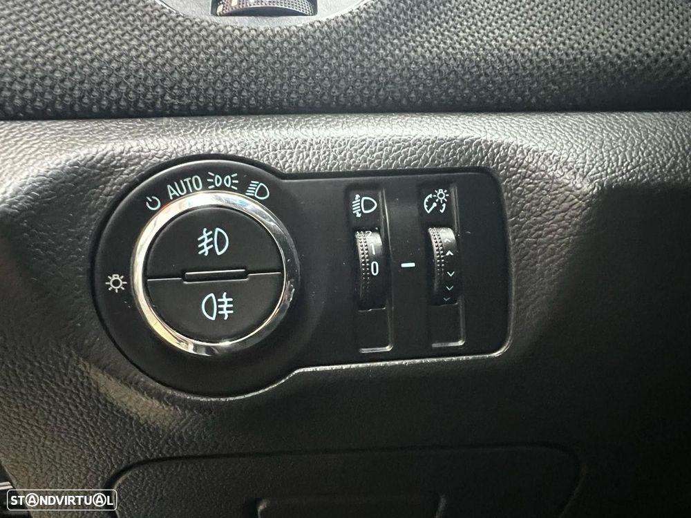 Chevrolet Cruze SW 1.7 VCDi LTZ - 35