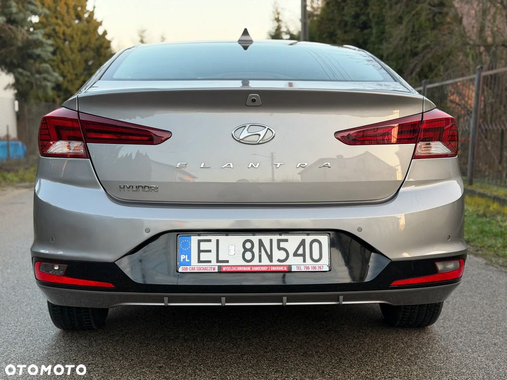 Hyundai Elantra 1.6 Comfort - 5