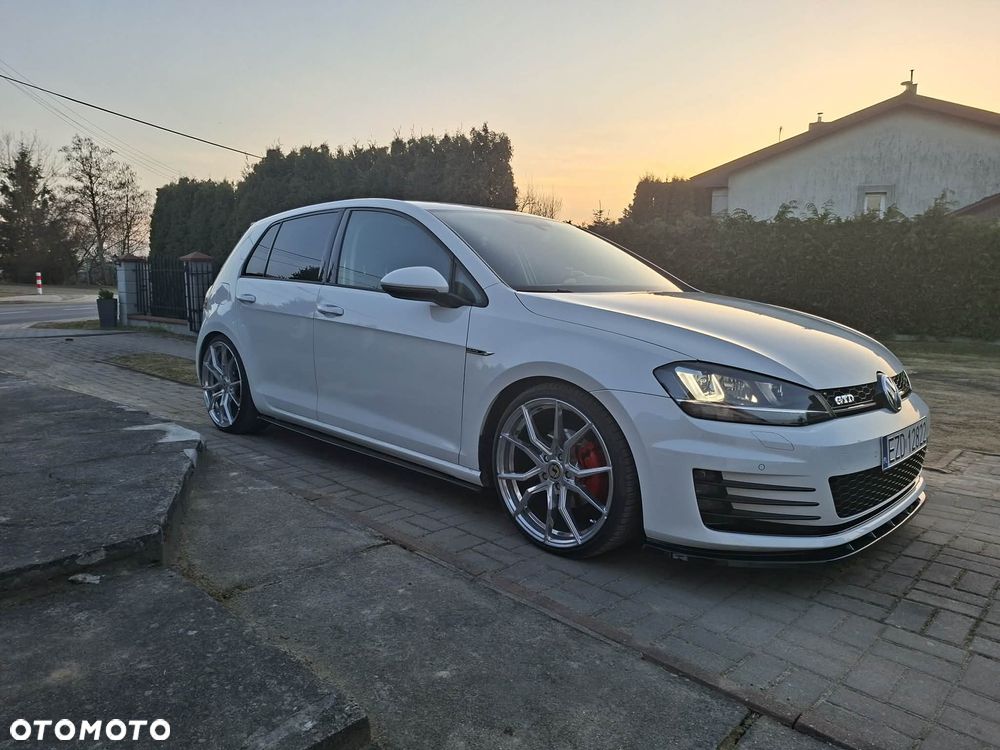 Volkswagen Golf 1.6 TDI 4Motion BlueMotion Technology Lounge - 4