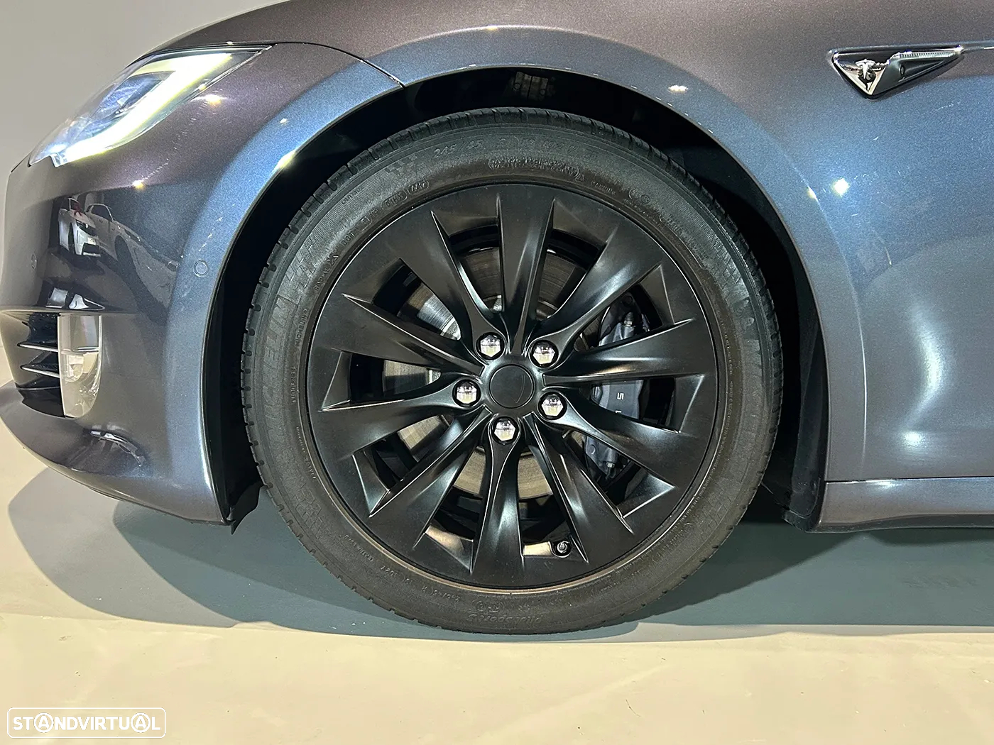 Tesla Model S - 10