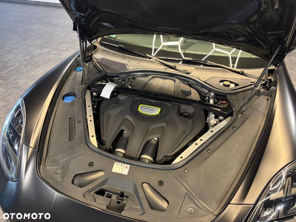 Porsche Panamera 4 E-Hybrid - 12