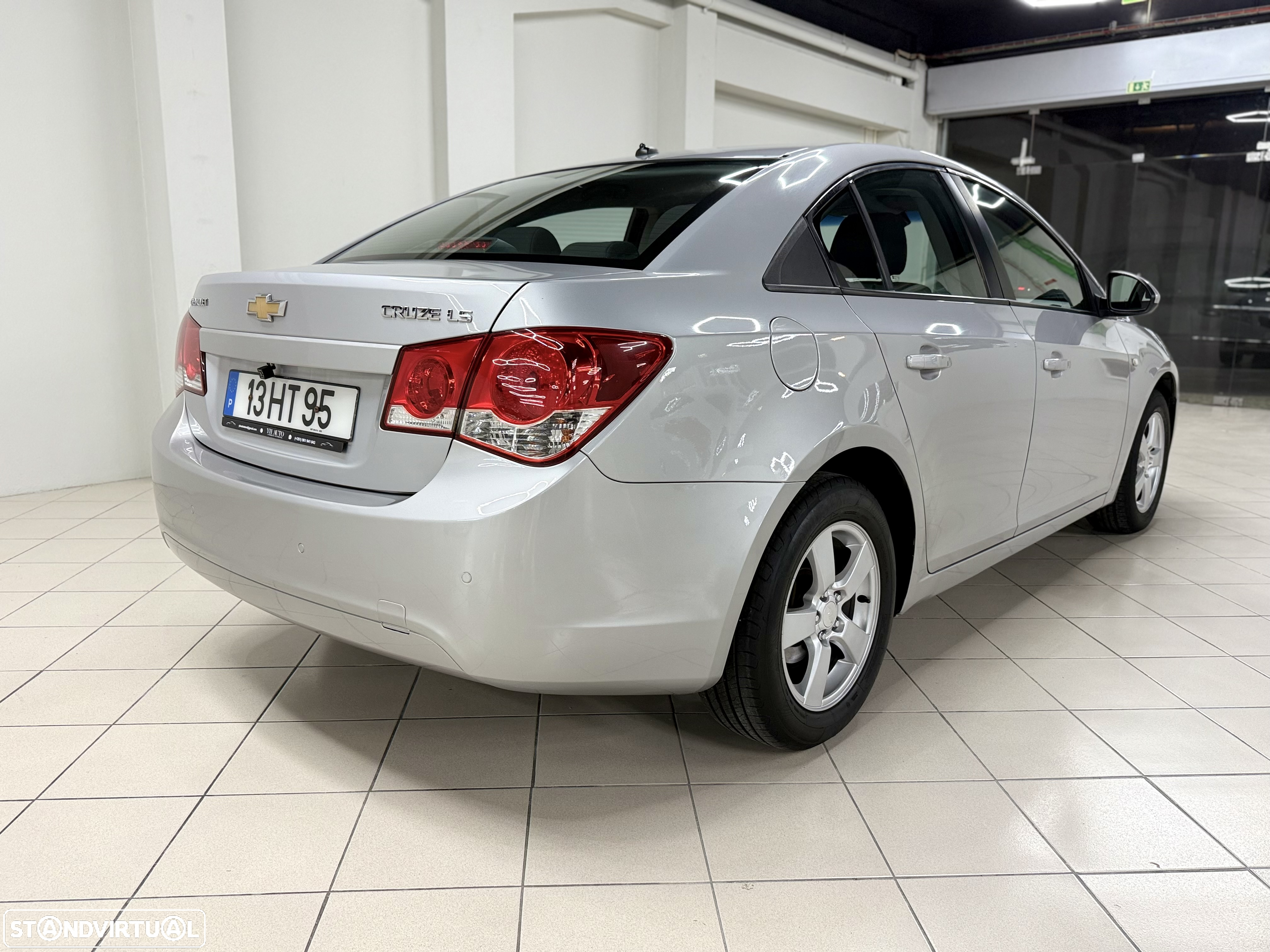 Chevrolet Cruze 1.6 LS - 8