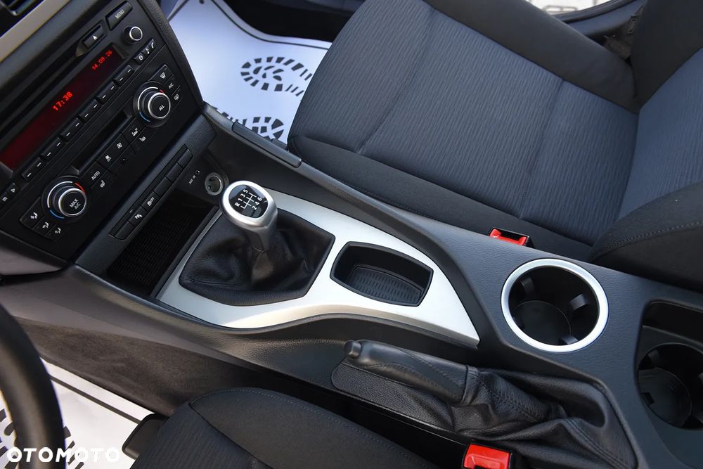BMW X1 sDrive18i - 28