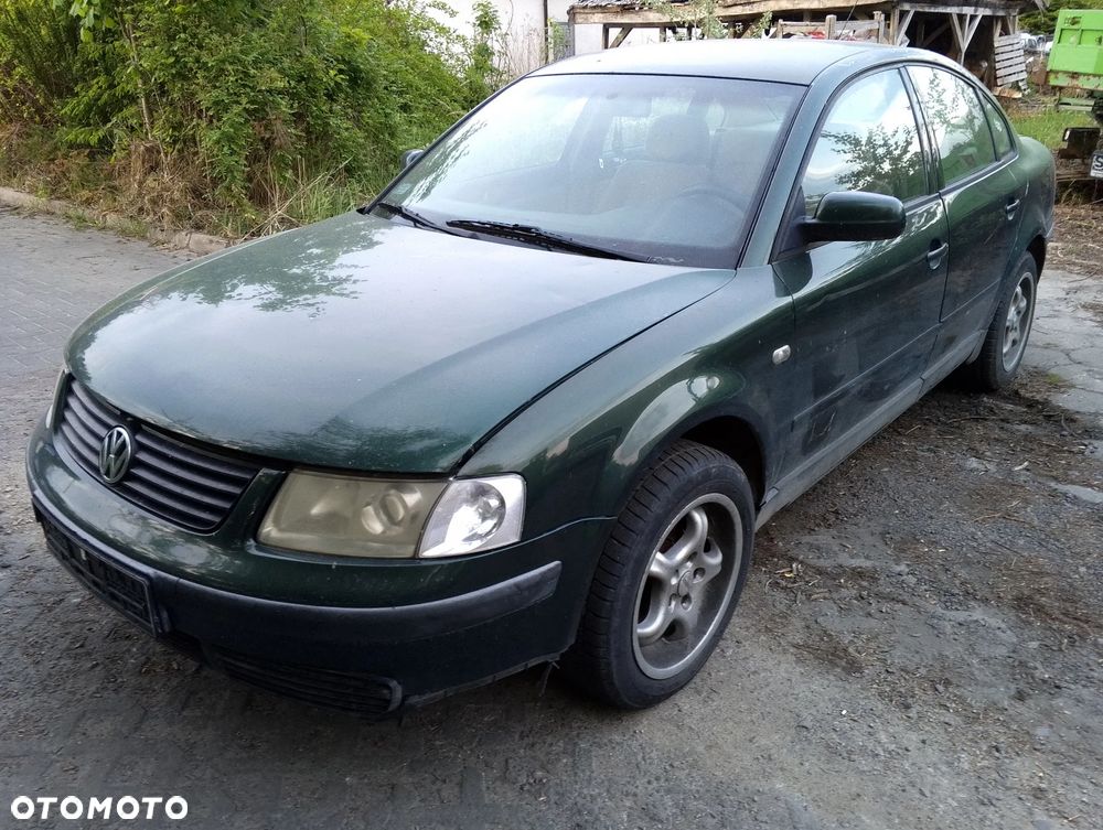 Volkswagen Passat B5 (przed Lift) (97-00r.) 1.8 TB R4 20V 150KM. Silnik AEB,   ANB,  APU,  ATW,  AUG Skrzynia DHW,  DVX,  EHV,  EEN,  DHF,  DHY,  DVZ lakier LC6N.Cały na części. GWARANCJA !!! Przód Tył Zestaw Komplet Drzwi Klapa Zderzak Błotnik Maska Grill Atrapa Szyba Pas Lampa Lusterko Boczki Fotel Kanapa Kokpit Deska Rozdzielcza Przełącznik Włącznik Sterownik Przewody Wiązka Instalacja Moduł Komputer Czujnik Listwa Pompa Alternator Wtryski Głowica Rozrusznik Kompresor Sprzęgło Dwumas Silnik Skrzynia ABS Klimatyzacji Paliwa Wspomagania Kolektor Turbina Przepustnica Zawór Chłodnica Koło Hak Belka Sanki Zawieszenie Mcpherson Półoś Amortyzator Wydech Tłumik Zacisk Most - 1