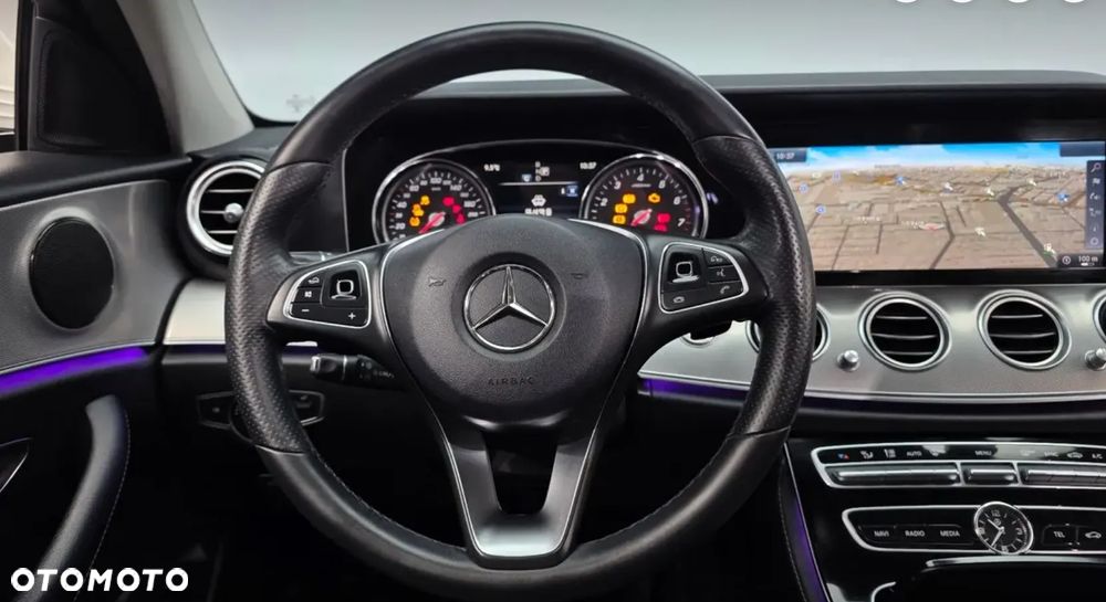 Mercedes-Benz Klasa E 300 9G-TRONIC AMG Line - 13