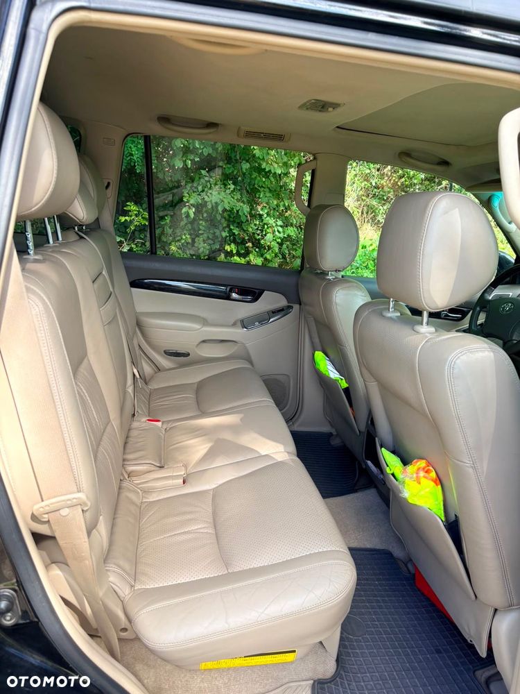 Toyota Land Cruiser - 7