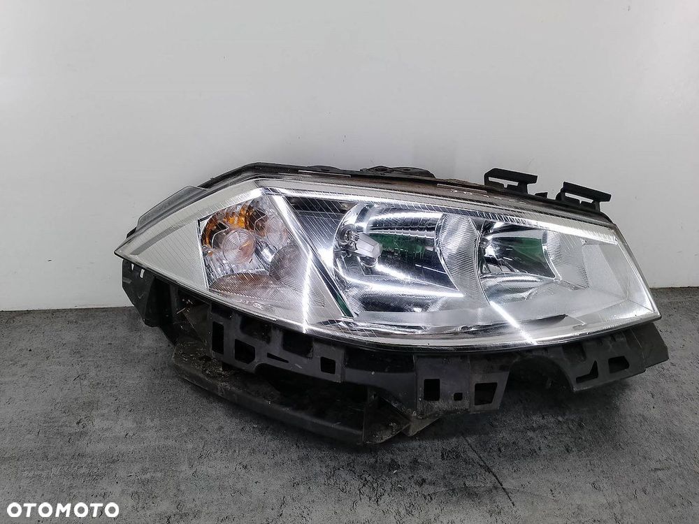 LAMPA PRZÓD PRAWA RENAULT MEGANE II 20-A289 - 2