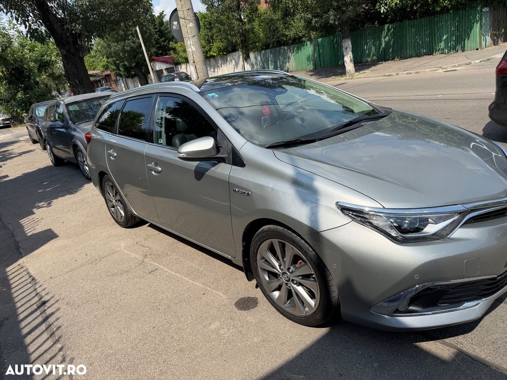 Toyota Auris 1.8 L VVT-i Sol + - 6