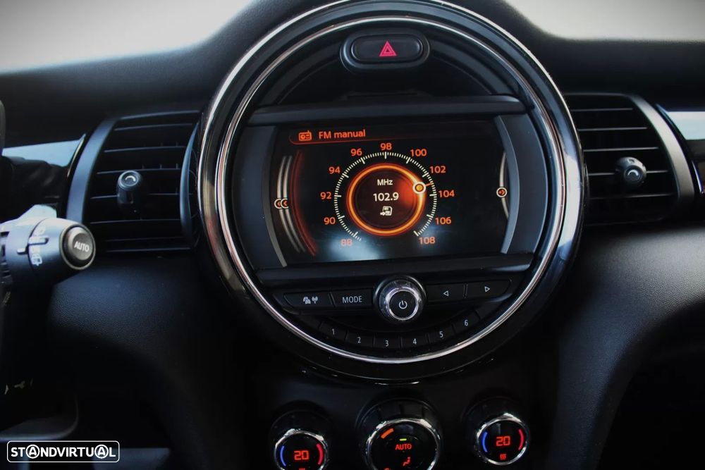 MINI 5 Portas Cooper D Auto - 11