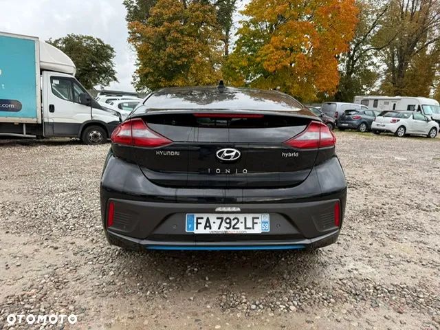 Hyundai IONIQ - 8