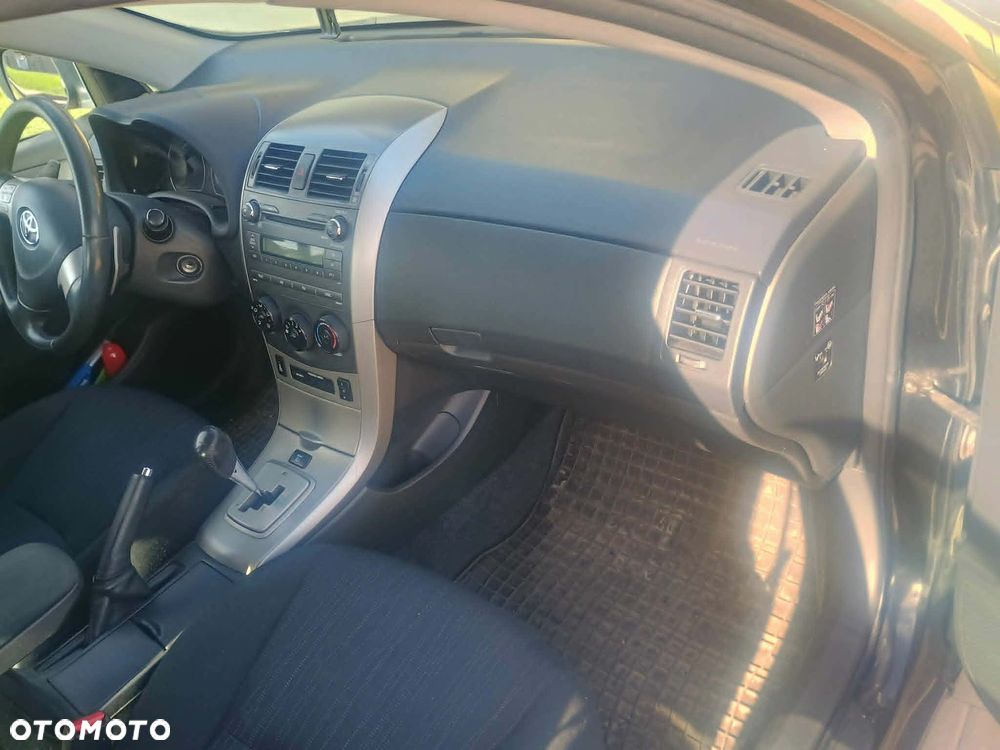 Toyota Corolla 1.4 D-4D Premium MM - 6