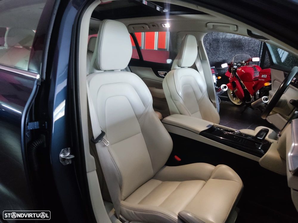 Volvo V60 2.0 T8 AWD TE Momentum Plus - 11